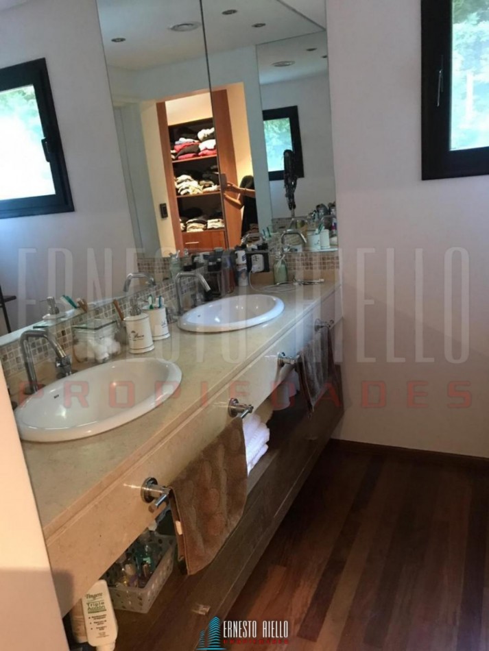 VENTA HERMOSA CASA 5 AMBIENTES EN ABRIL CLUB DE CAMPO, HUDSON. 