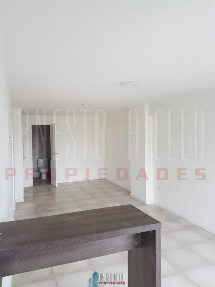 VENTA AMPLIO DEPTO 2 AMBIENTES EN MAR DEL PLATA, ZONA COMERCIAL