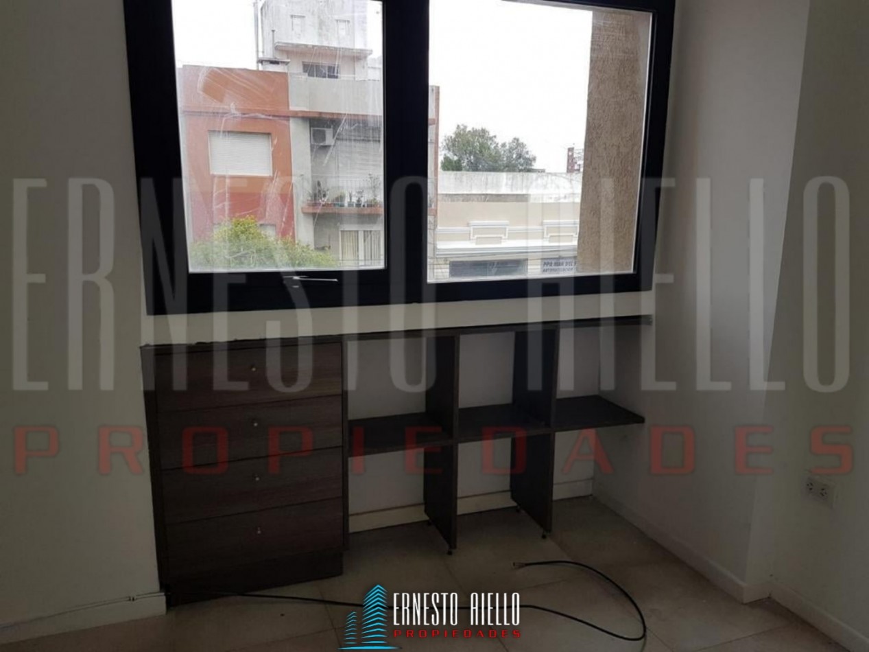 VENTA AMPLIO DEPTO 2 AMBIENTES EN MAR DEL PLATA, ZONA COMERCIAL