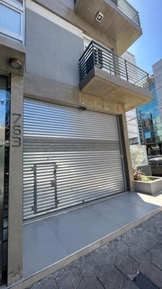VENTA LOCAL A ESTRENAR SOBRE CALLE ALVEAR, QUILMES CENTRO.