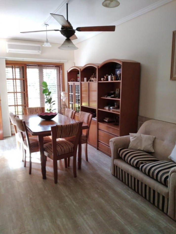 VENTA CHALET 6 AMBIENTES CON PILETA, EZPELETA ESTE.  