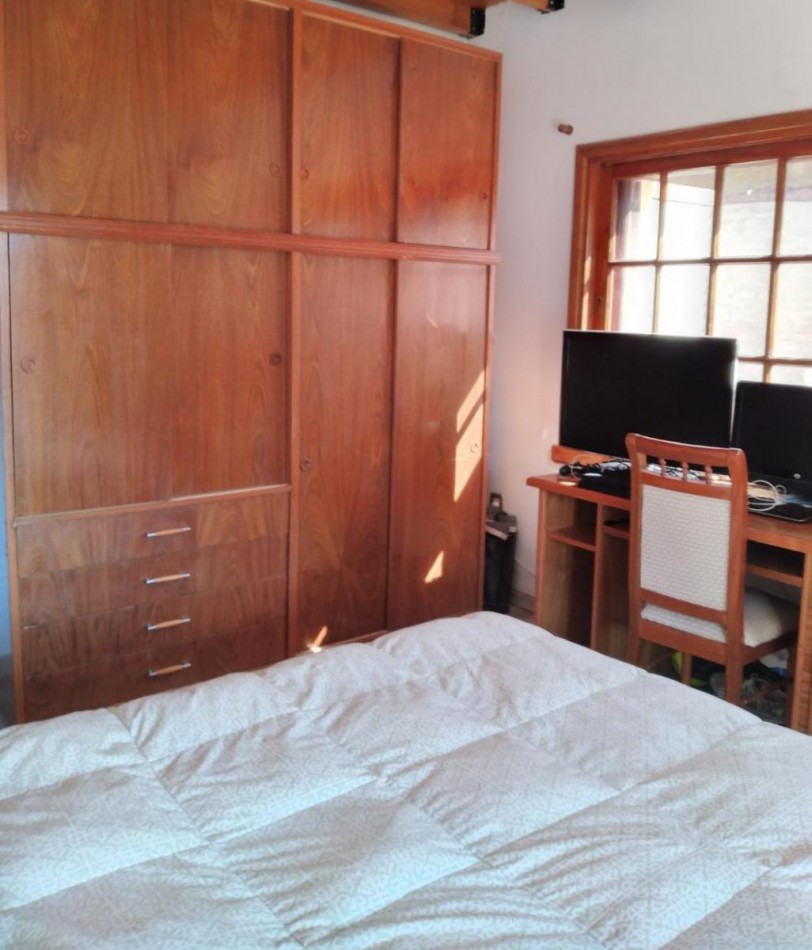 VENTA CHALET 6 AMBIENTES CON PILETA, EZPELETA ESTE.  