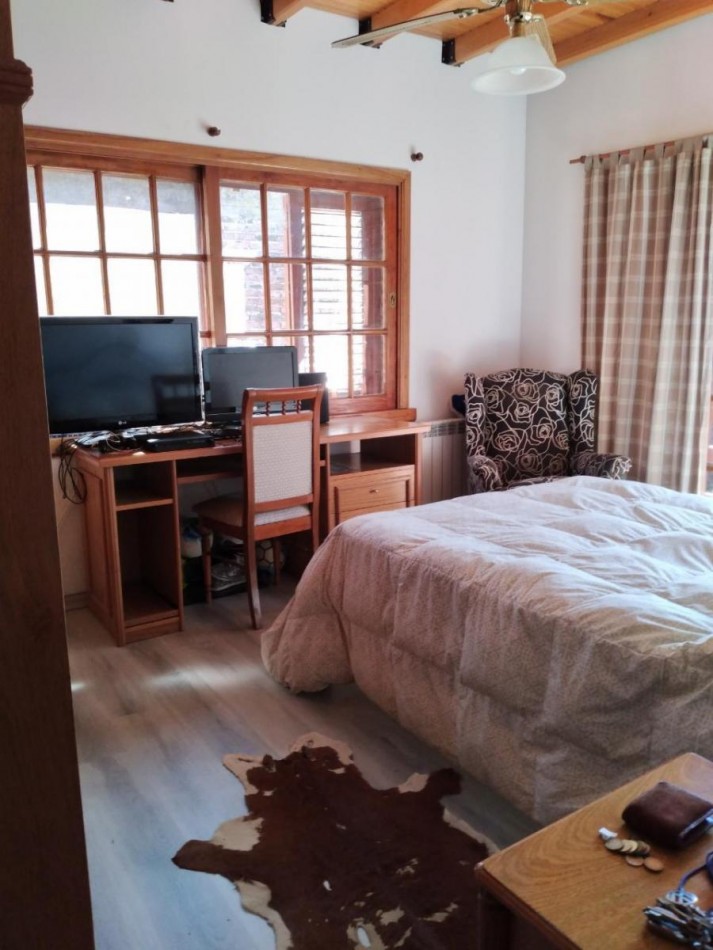 VENTA CHALET 6 AMBIENTES CON PILETA, EZPELETA ESTE.  