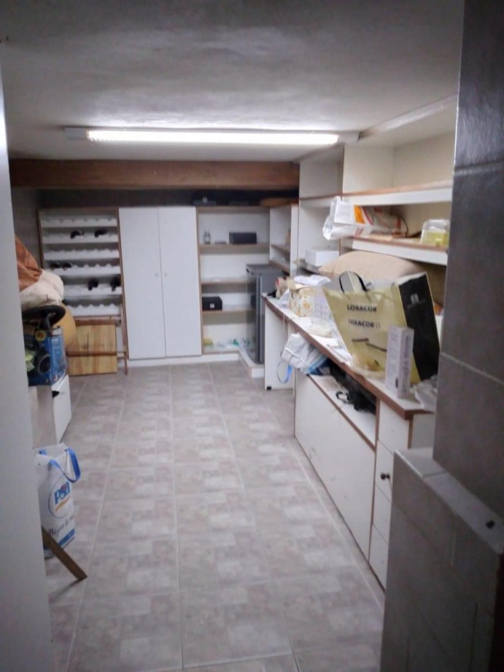 VENTA CHALET 6 AMBIENTES CON PILETA, EZPELETA ESTE.  