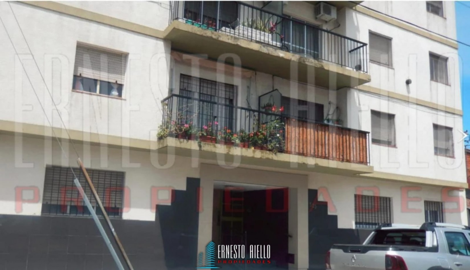 VENTA DEPARTAMENTO 4 AMBIENTES CON PATIO, QUILMES CENTRO.