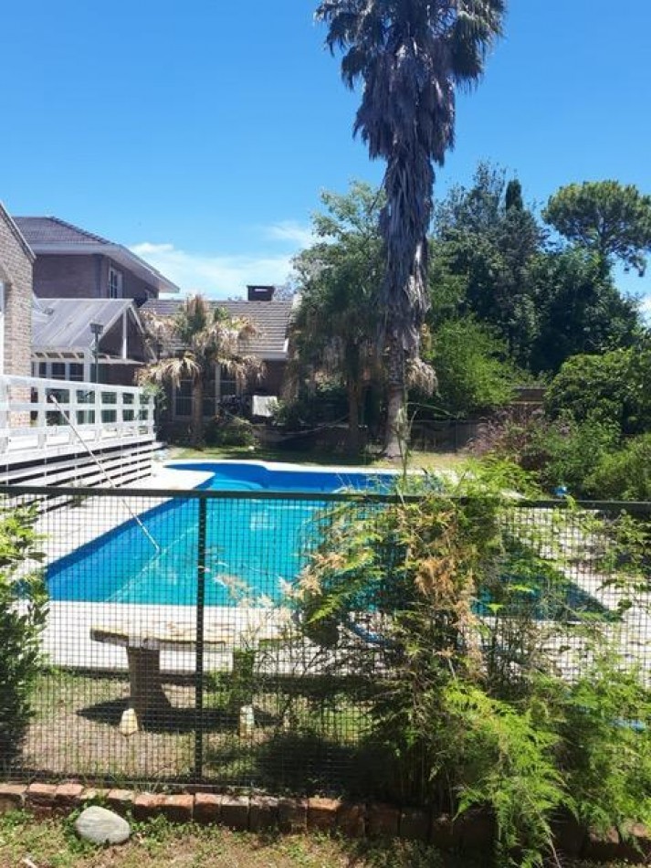 VENTA CASA DE 9 AMBIENTES IDEAL EVENTOS, GASTRONOMIA O USO PROFESIONAL, RANELAGH. 