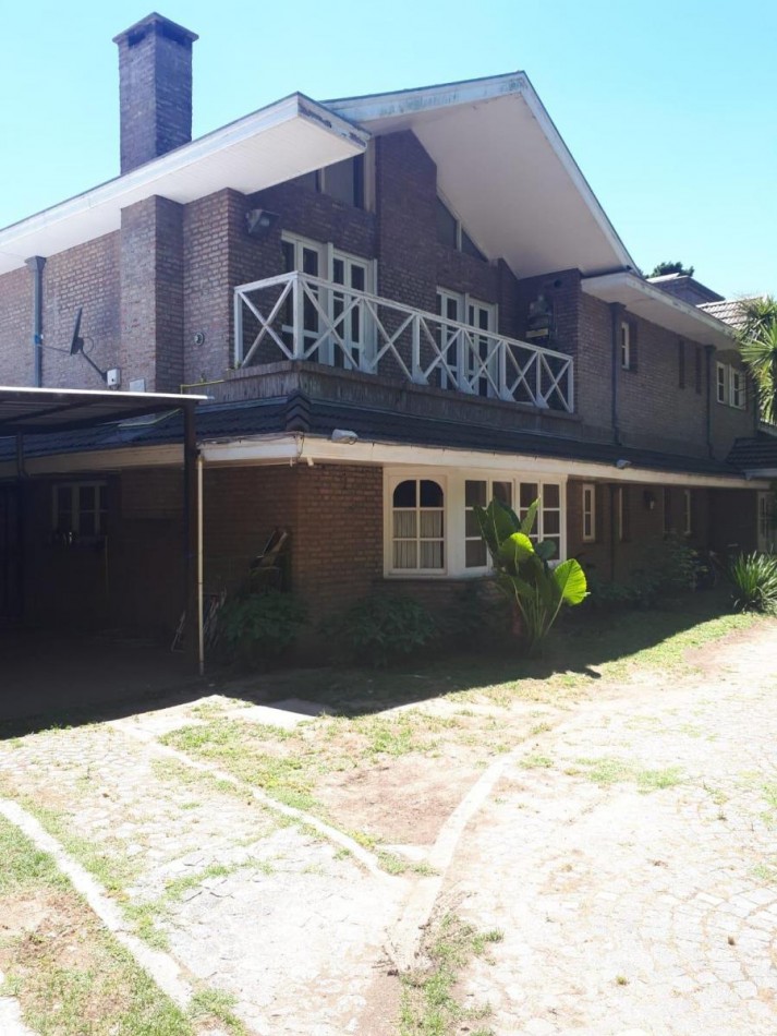 VENTA CASA DE 9 AMBIENTES IDEAL EVENTOS, GASTRONOMIA O USO PROFESIONAL, RANELAGH. 