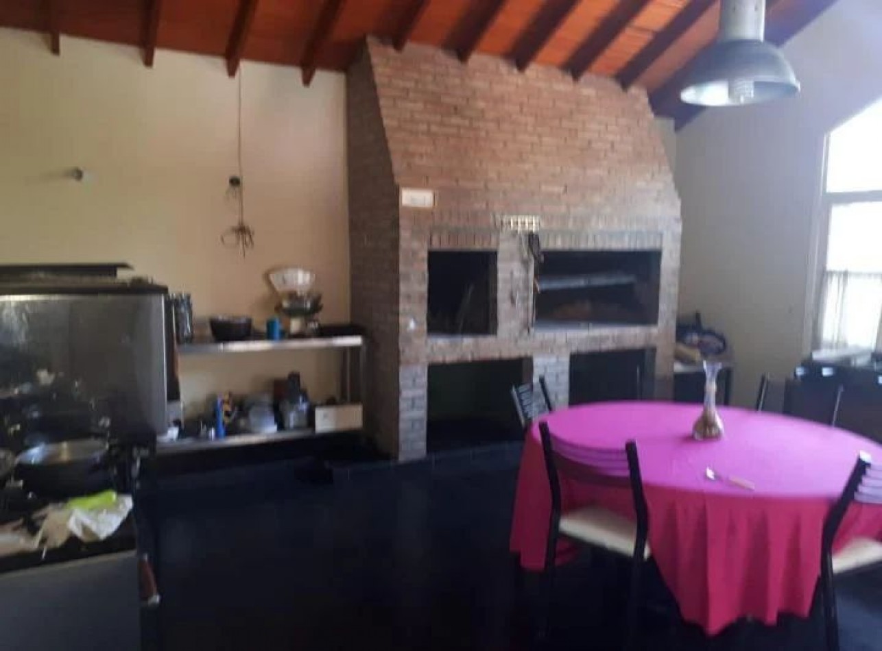 VENTA CASA DE 9 AMBIENTES IDEAL EVENTOS, GASTRONOMIA O USO PROFESIONAL, RANELAGH. 