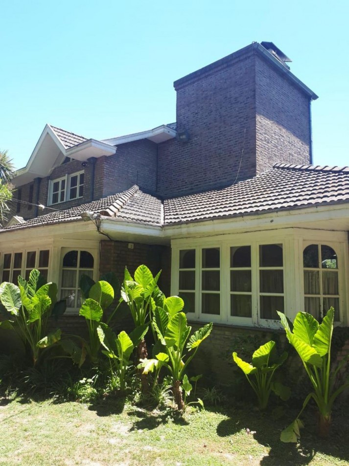 VENTA CASA DE 9 AMBIENTES IDEAL EVENTOS, GASTRONOMIA O USO PROFESIONAL, RANELAGH. 