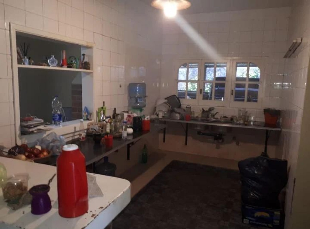 VENTA CASA DE 9 AMBIENTES IDEAL EVENTOS, GASTRONOMIA O USO PROFESIONAL, RANELAGH. 