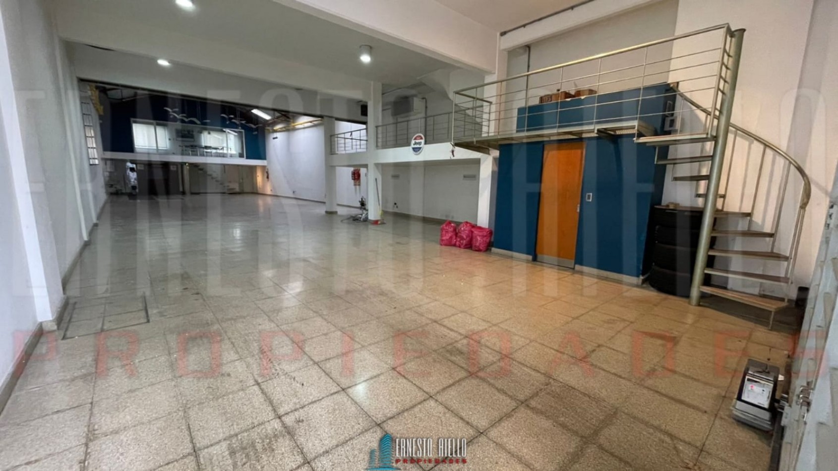 ALQUILER EXCELENTE GALPON/GARAGE UNIDAD FUNCIONAL EN PLANTA BAJA, QUILMES OESTE. 