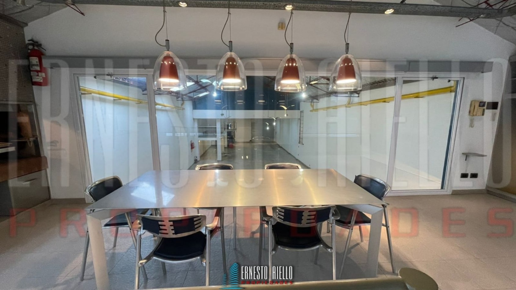 ALQUILER EXCELENTE GALPON/GARAGE UNIDAD FUNCIONAL EN PLANTA BAJA, QUILMES OESTE. 