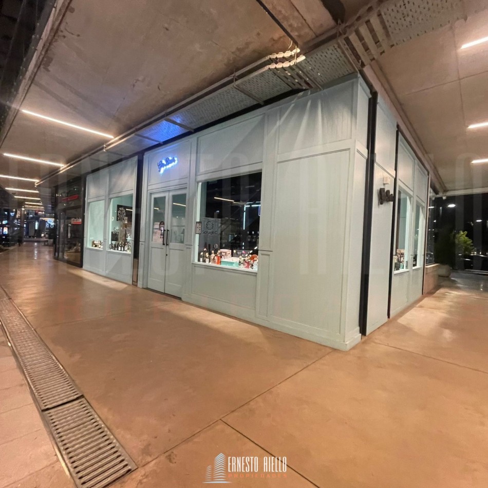 VENTA MODERNO LOCAL EN NUEVO QUILMES PLAZA.