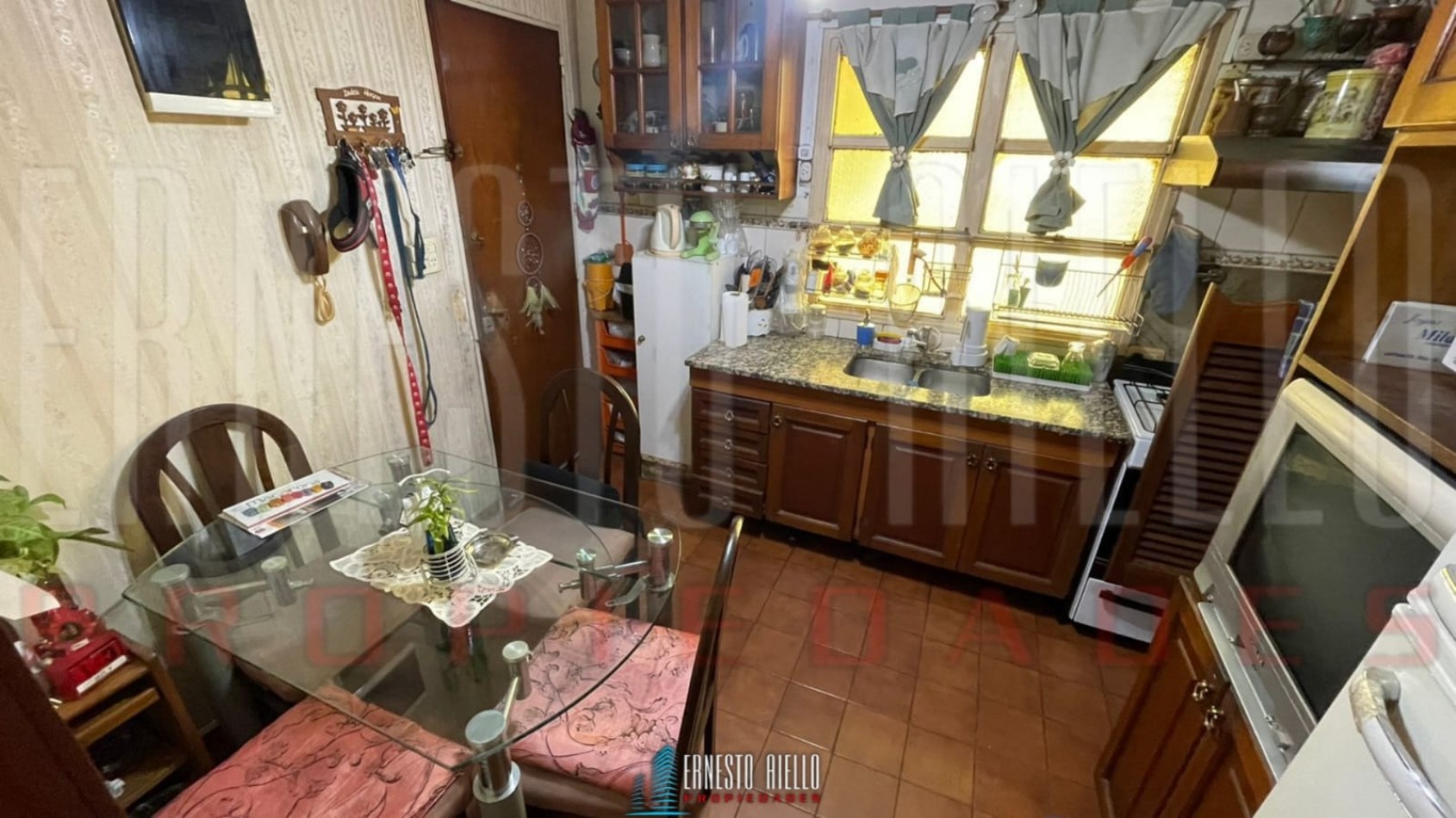 VENTA DEPARTAMENTO 3 AMBIENTES+DEPENDENCIA DE SERVICIO/ESTUDIO, QUILMES CENTRO.