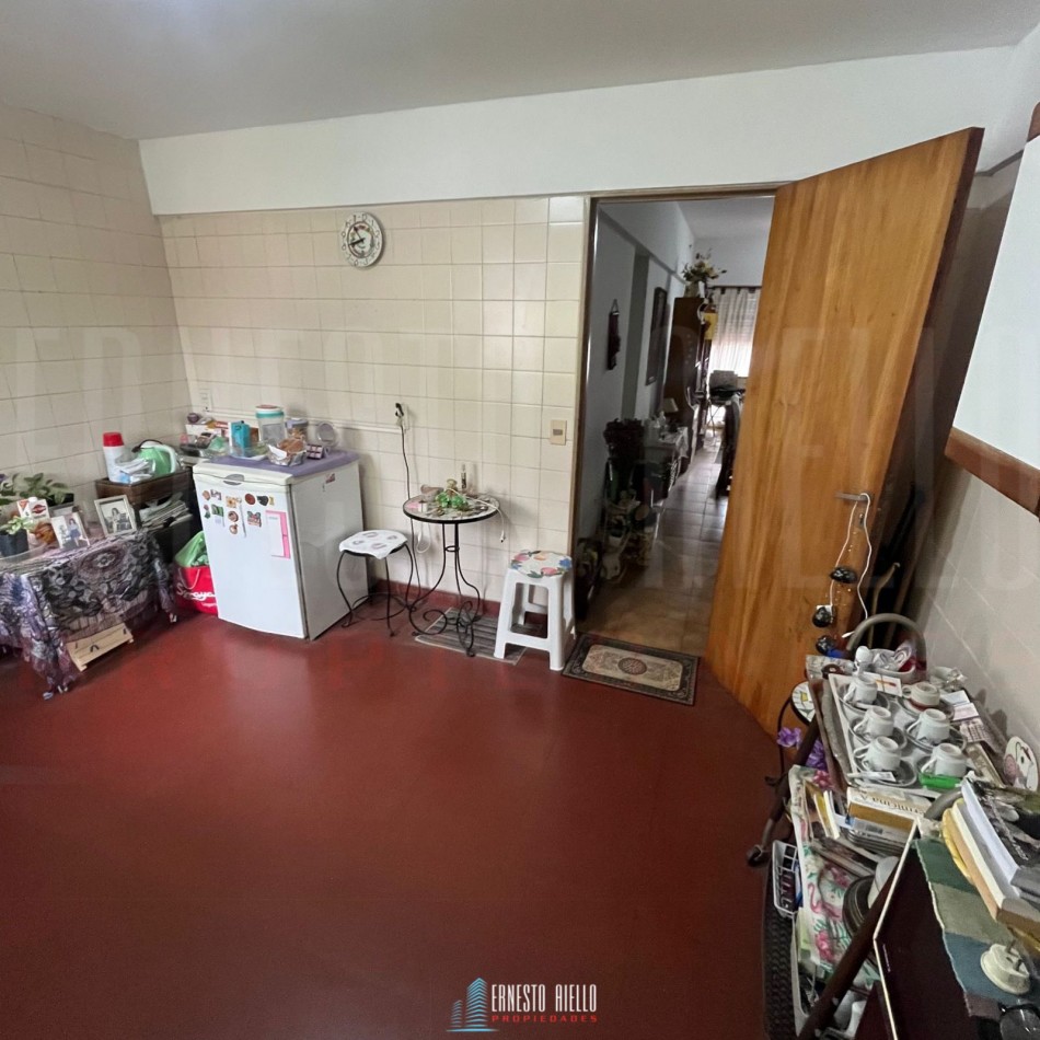 VENTA SEMIPISO DE 2 AMBIENTES CON BALCON EN QUILMES CENTRO.