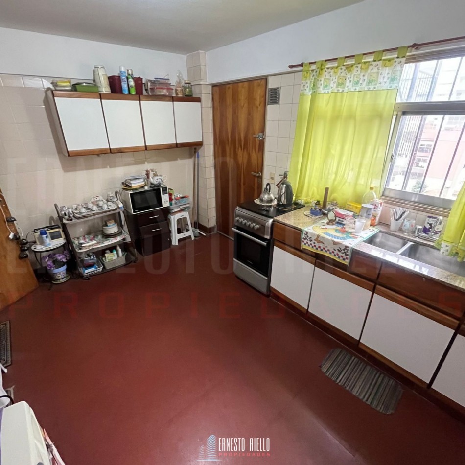 VENTA SEMIPISO DE 2 AMBIENTES CON BALCON EN QUILMES CENTRO.