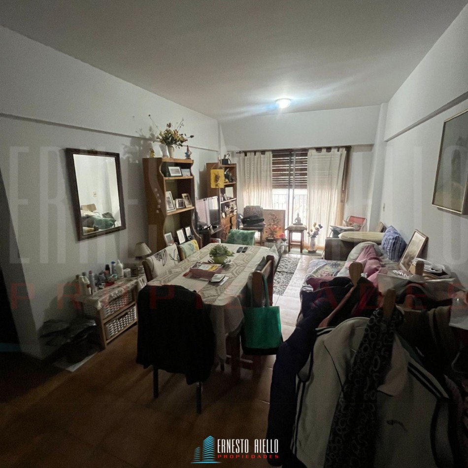 VENTA SEMIPISO DE 2 AMBIENTES CON BALCON EN QUILMES CENTRO.