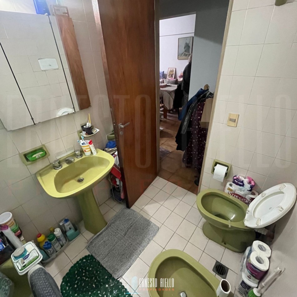 VENTA SEMIPISO DE 2 AMBIENTES CON BALCON EN QUILMES CENTRO.