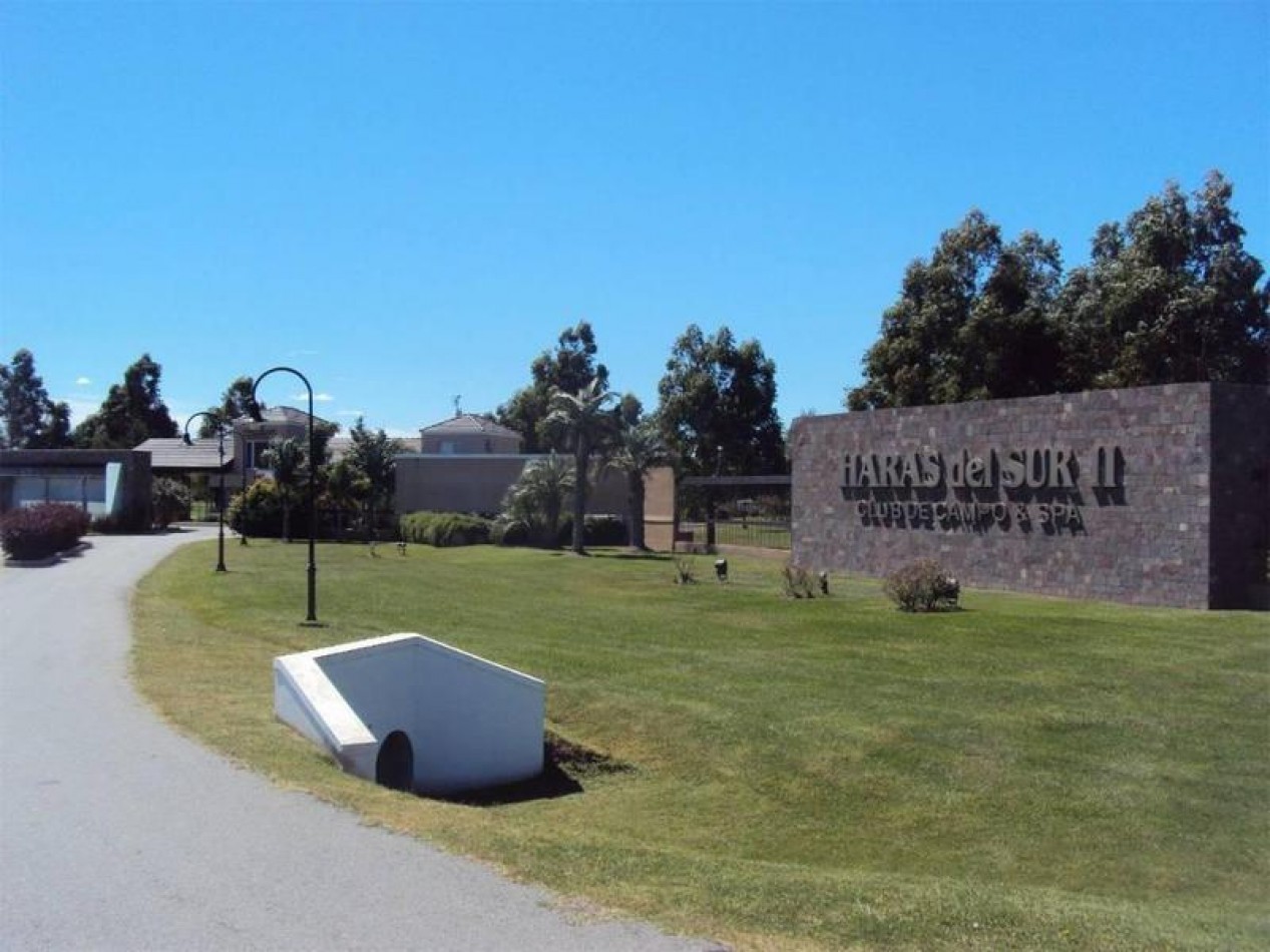 VENTA CASA 4 AMBIENTES EN CONSTRUCCION, BARRIO HARAS DEL SUR II.