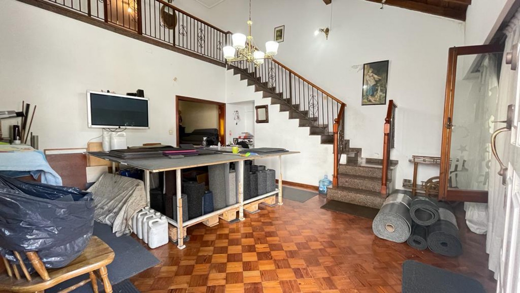 VENTA CASA 4 AMBIENTES CON QUINCHO, PILETA Y GARAGE, QUILMES OESTE CENTRO.