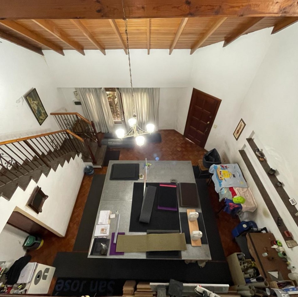 VENTA CASA 4 AMBIENTES CON QUINCHO, PILETA Y GARAGE, QUILMES OESTE CENTRO.