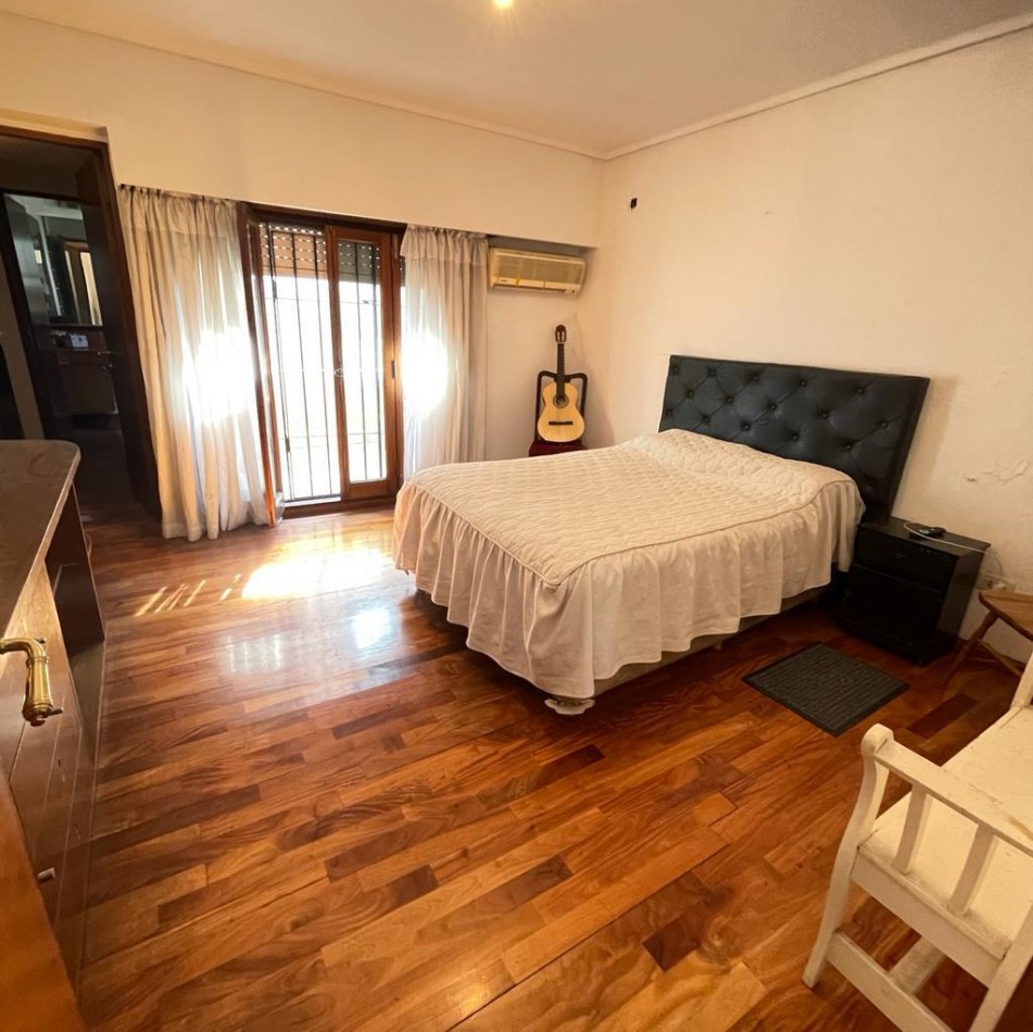 VENTA CASA 4 AMBIENTES CON QUINCHO, PILETA Y GARAGE, QUILMES OESTE CENTRO.