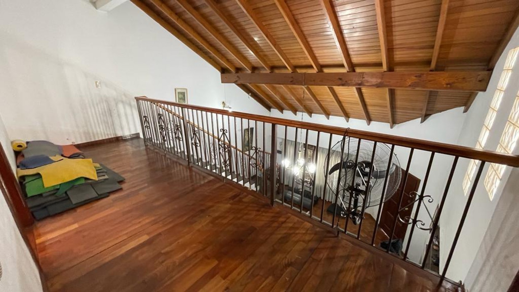 VENTA CASA 4 AMBIENTES CON QUINCHO, PILETA Y GARAGE, QUILMES OESTE CENTRO.