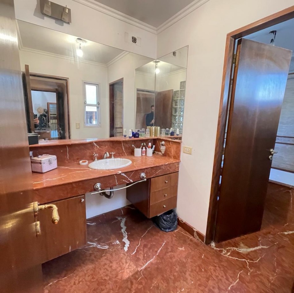 VENTA CASA 4 AMBIENTES CON QUINCHO, PILETA Y GARAGE, QUILMES OESTE CENTRO.