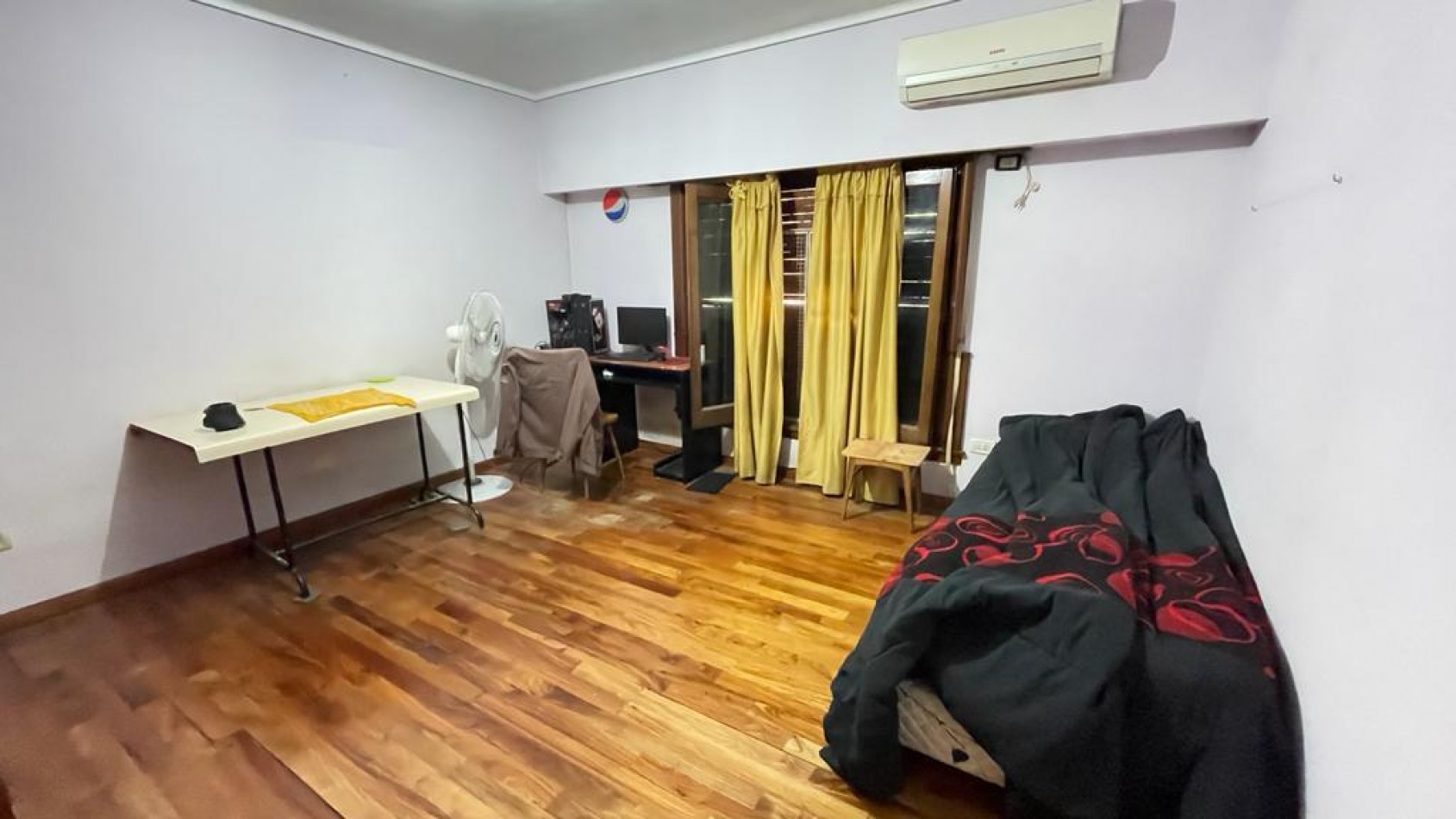 VENTA CASA 4 AMBIENTES CON QUINCHO, PILETA Y GARAGE, QUILMES OESTE CENTRO.