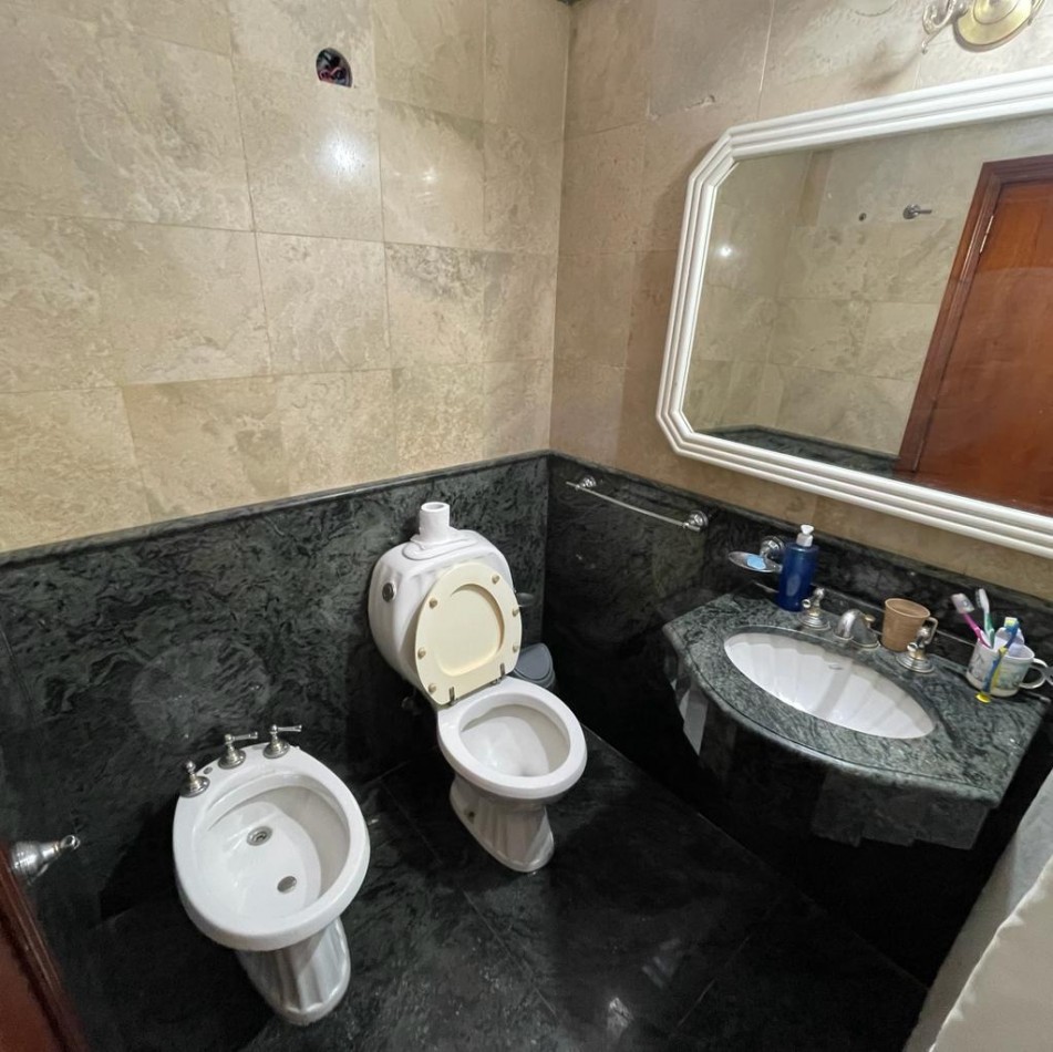 VENTA CASA 4 AMBIENTES CON QUINCHO, PILETA Y GARAGE, QUILMES OESTE CENTRO.