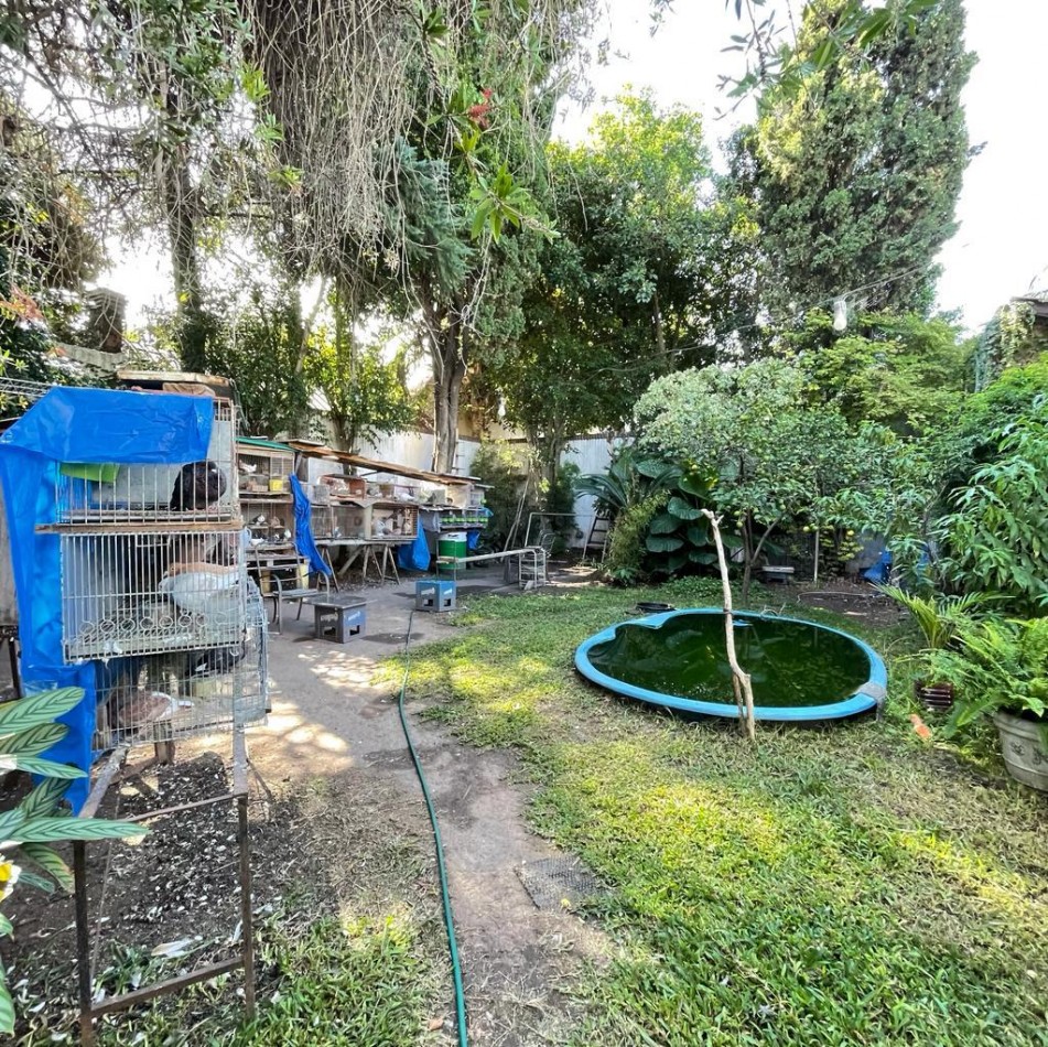 VENTA CASA 4 AMBIENTES CON QUINCHO, PILETA Y GARAGE, QUILMES OESTE CENTRO.