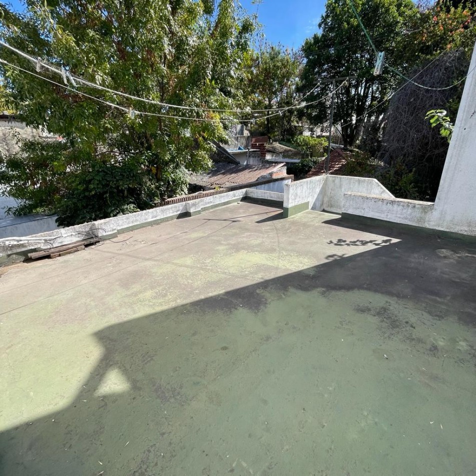 VENTA CASA 4 AMBIENTES CON QUINCHO, PILETA Y GARAGE, QUILMES OESTE CENTRO.