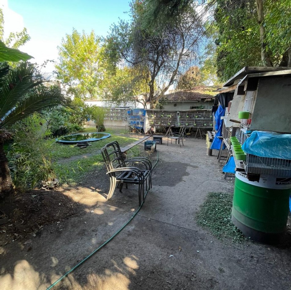 VENTA CASA 4 AMBIENTES CON QUINCHO, PILETA Y GARAGE, QUILMES OESTE CENTRO.