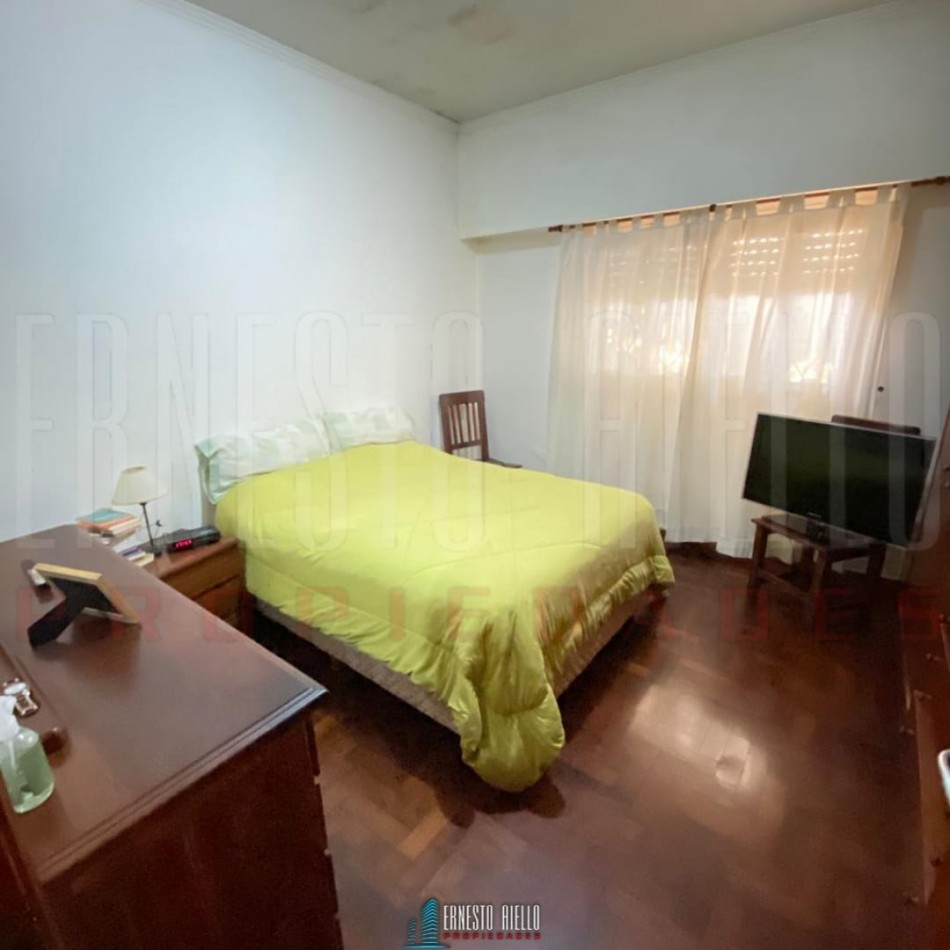 VENTA CASA DE 3 AMBIENTES CON COCHERA, GALERIA Y PARQUE EN EZPELETA ESTE