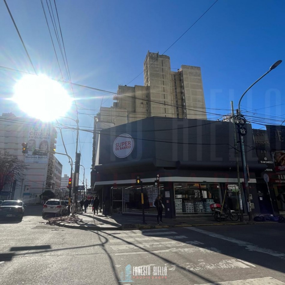 VENTA IMPONENTE LOCAL DE 1680 M2 APROX, QUILMES CENTRO.