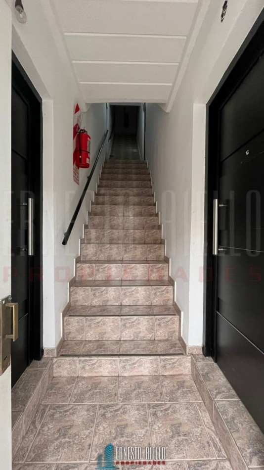 VENTA DEPARTAMENTO 2 AMBIENTES CON COCHERA EN COMPLEJO DORREGO, QUILMES.