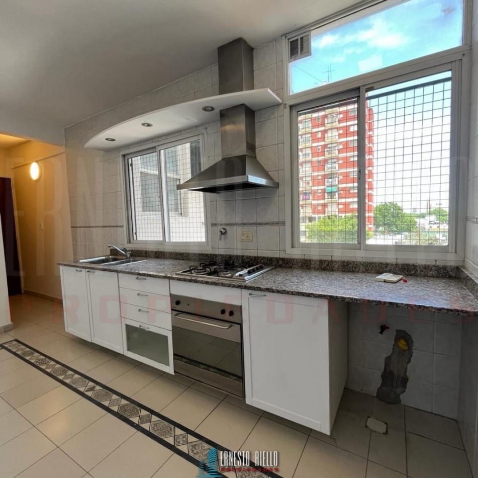 VENTA DPTO 3 AMBIENTES CON DEPENDENCIA DE SERVICIO. QUILMES CENTRO