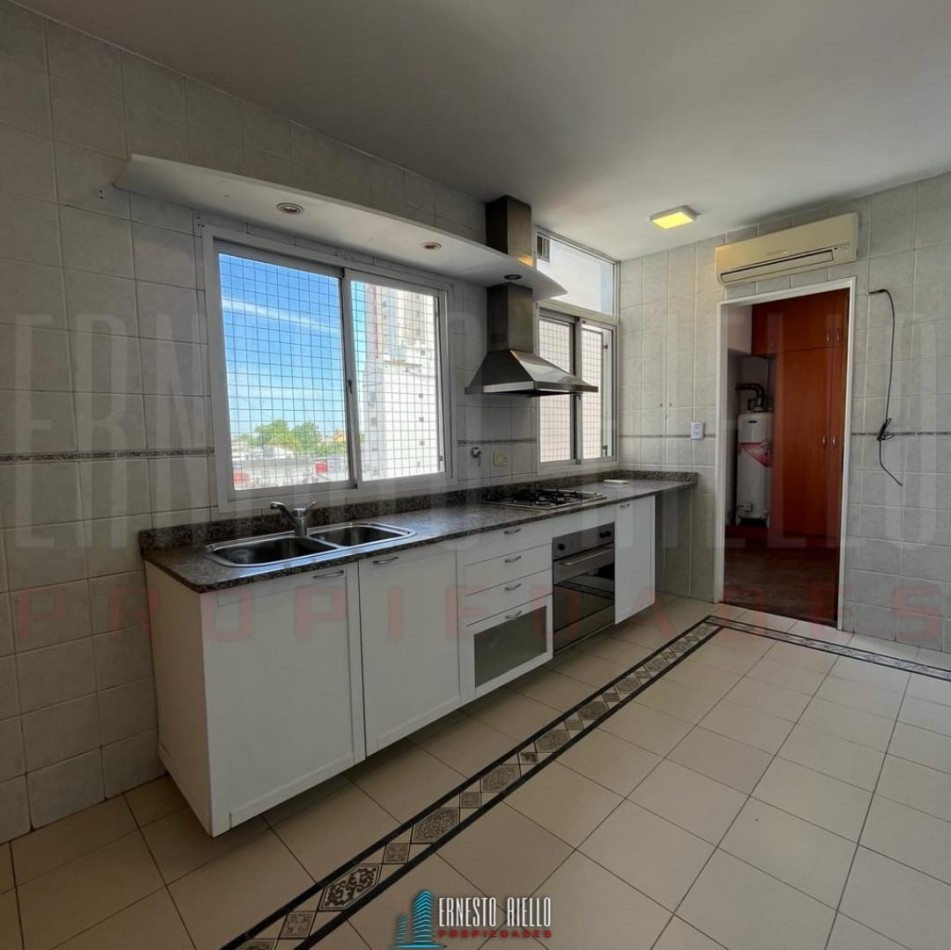 VENTA DPTO 3 AMBIENTES CON DEPENDENCIA DE SERVICIO. QUILMES CENTRO