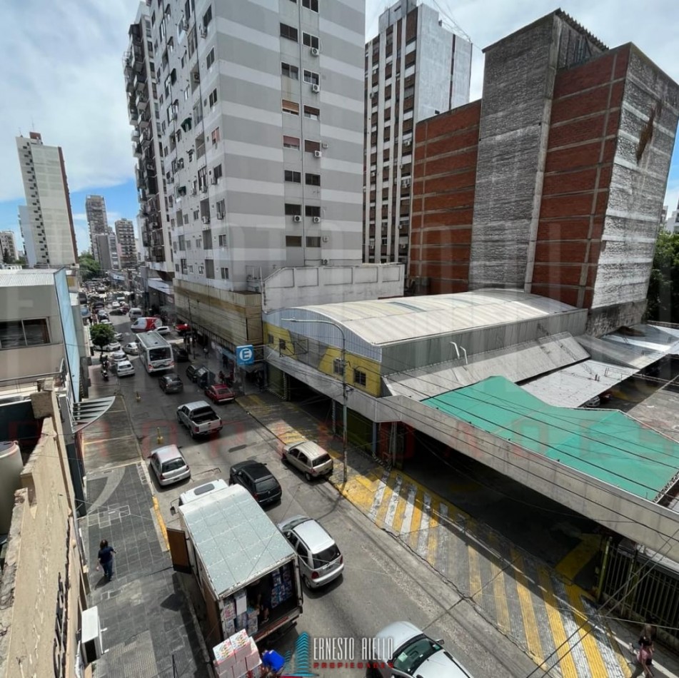 VENTA DPTO 3 AMBIENTES CON DEPENDENCIA DE SERVICIO. QUILMES CENTRO