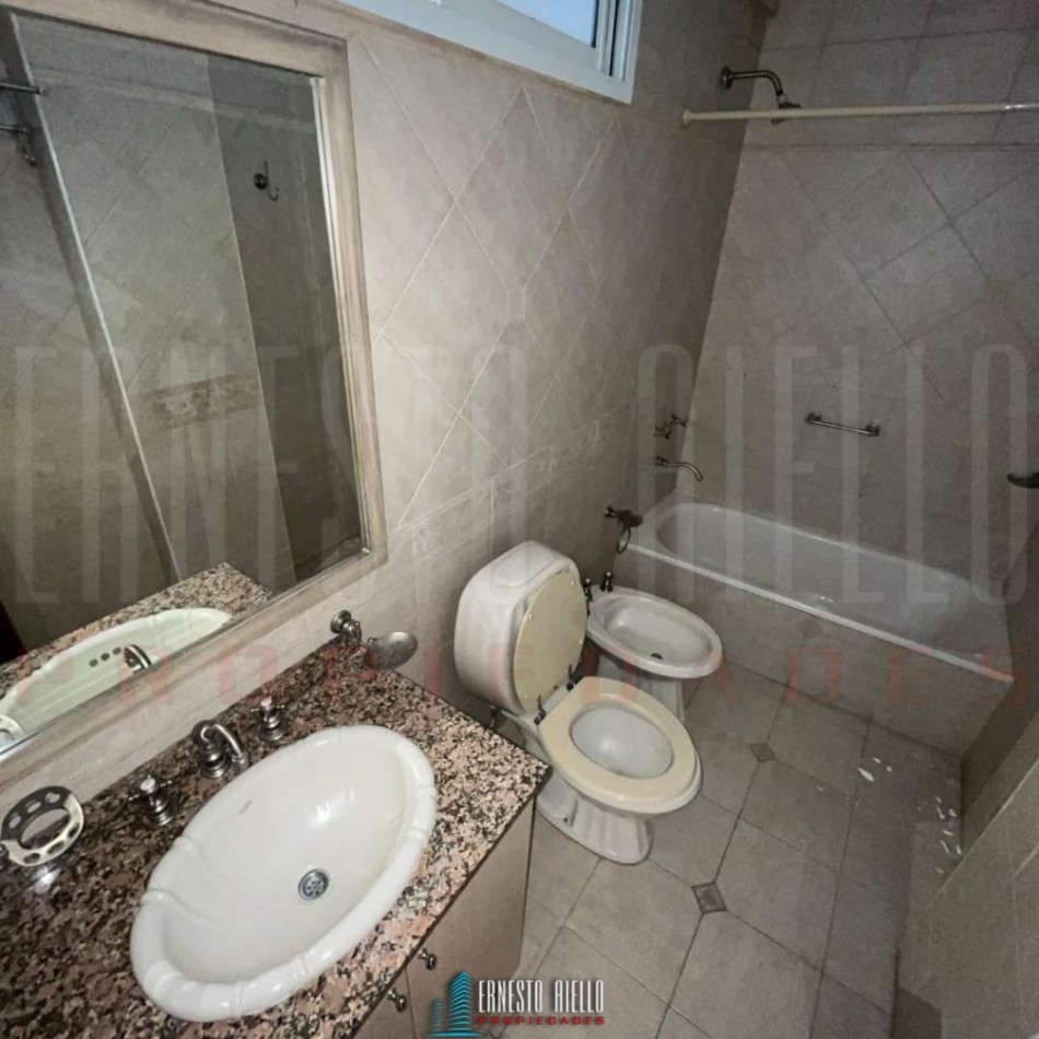 VENTA DPTO 3 AMBIENTES CON DEPENDENCIA DE SERVICIO. QUILMES CENTRO