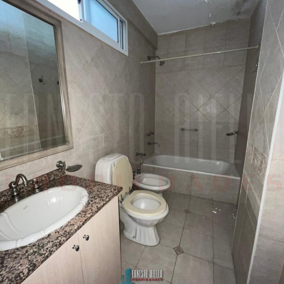 VENTA DPTO 3 AMBIENTES CON DEPENDENCIA DE SERVICIO. QUILMES CENTRO