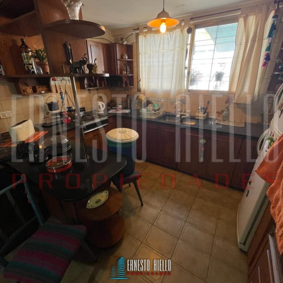 VENTA CHALET 3 AMBIENTES CON GARAGE, QUILMES OESTE. ¡IDEAL INVERSOR!