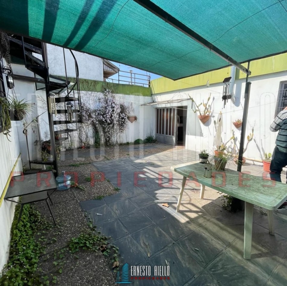 VENTA CHALET 3 AMBIENTES CON GARAGE, QUILMES OESTE. ¡IDEAL INVERSOR!