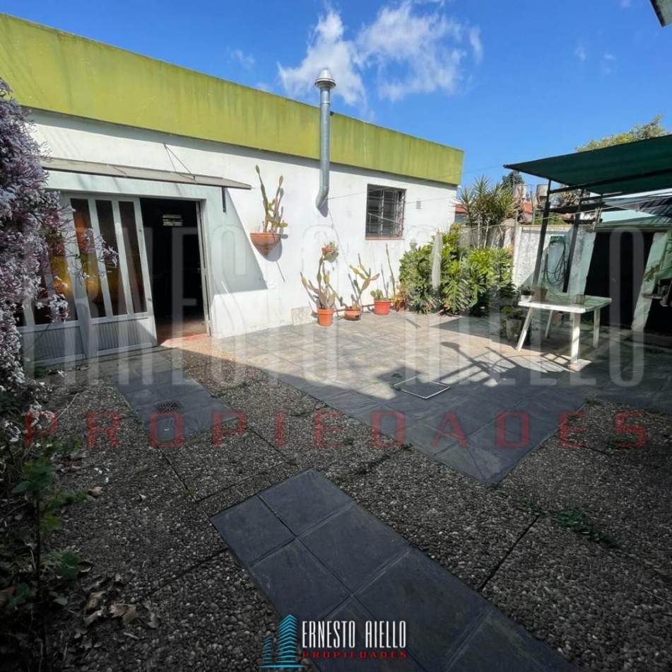 VENTA CHALET 3 AMBIENTES CON GARAGE, QUILMES OESTE. ¡IDEAL INVERSOR!