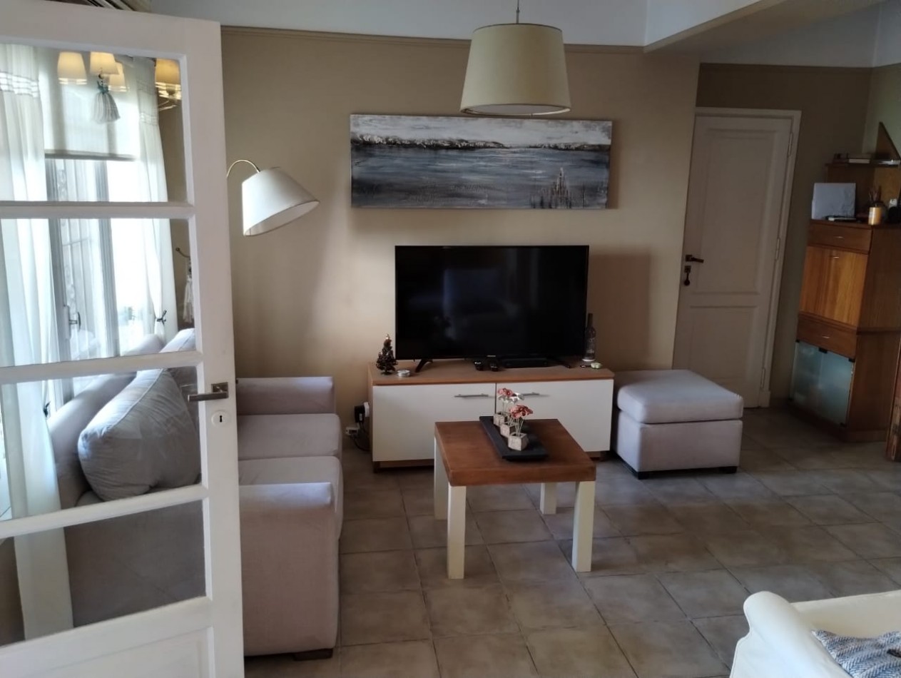 VENTA CASA TRES AMBIENTES EN PLANTA BAJA EN CONJUNTO CON DEPTO EN PRIMER PISO,  EZPELETA.