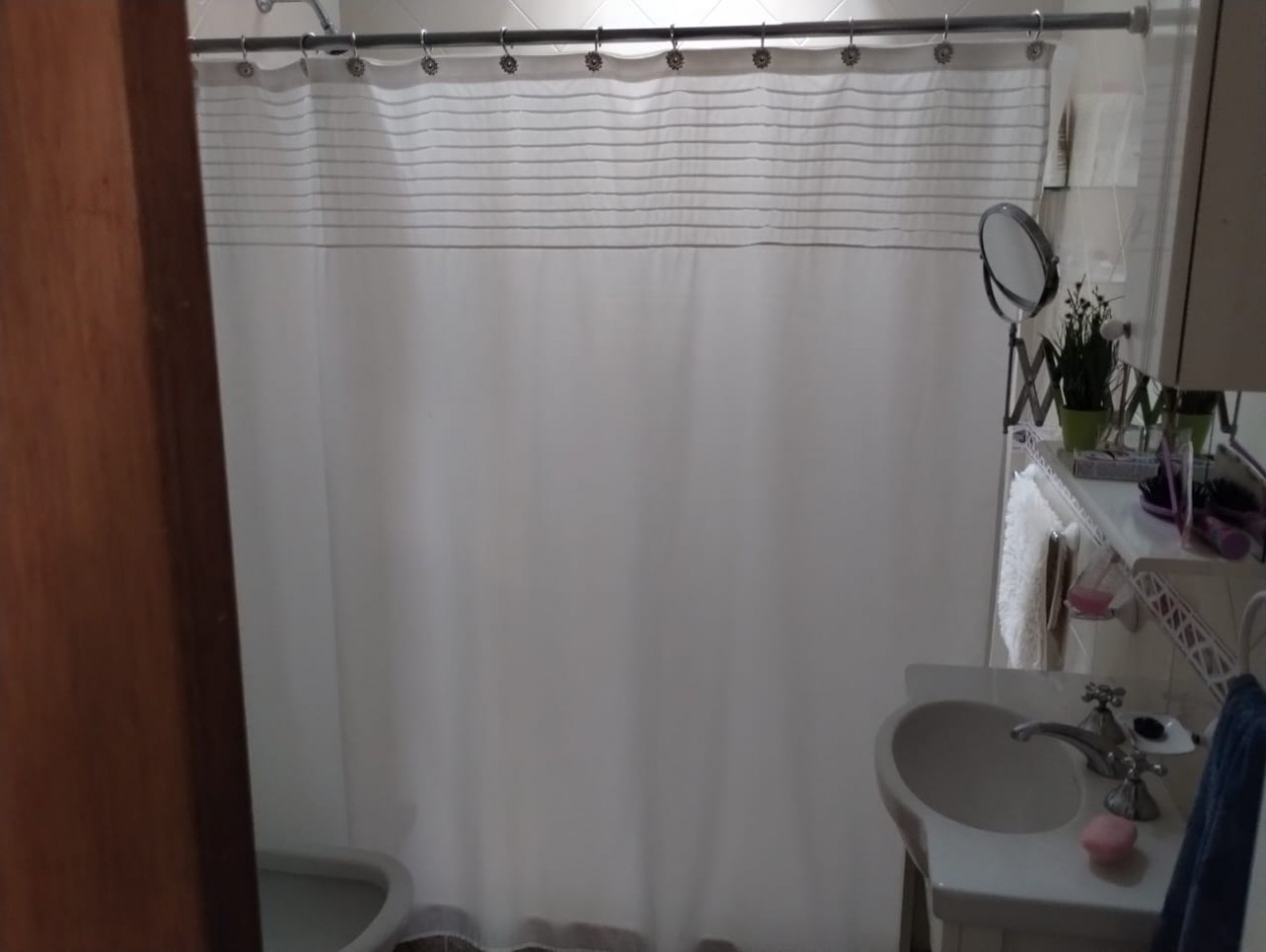 VENTA CASA TRES AMBIENTES EN PLANTA BAJA EN CONJUNTO CON DEPTO EN PRIMER PISO,  EZPELETA.