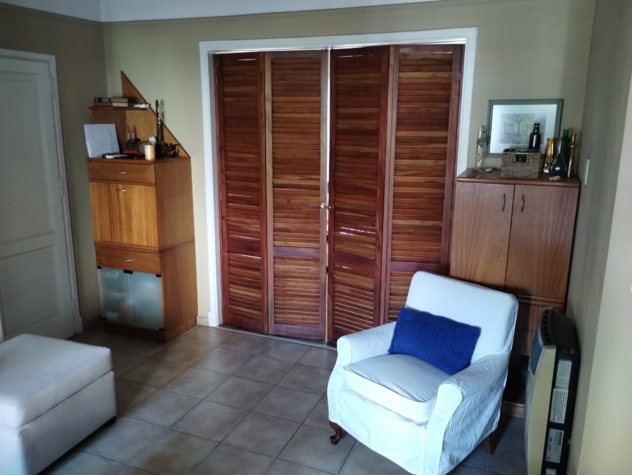 VENTA CASA TRES AMBIENTES EN PLANTA BAJA EN CONJUNTO CON DEPTO EN PRIMER PISO,  EZPELETA.