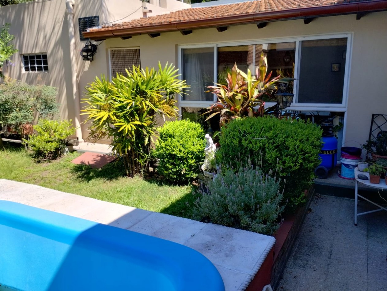 VENTA CASA TRES AMBIENTES EN PLANTA BAJA EN CONJUNTO CON DEPTO EN PRIMER PISO,  EZPELETA.