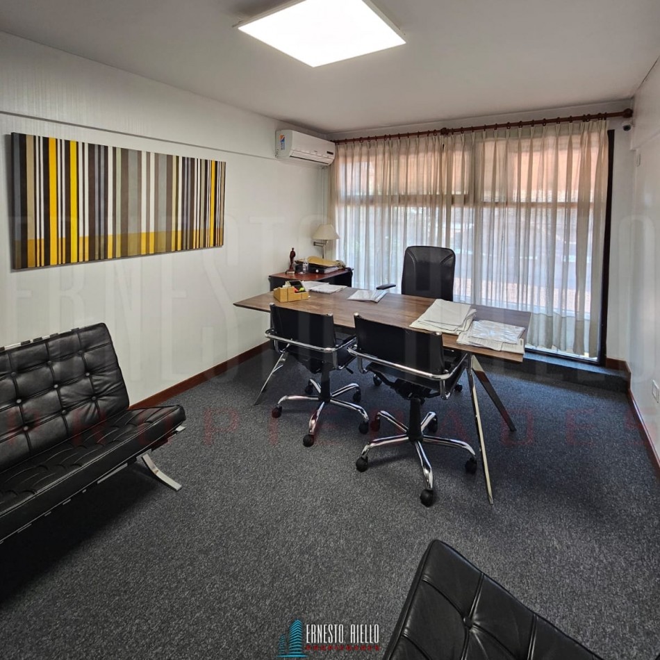 VENTA OFICINA EN 2 PLANTAS CON PATIO. QUILMES CENTRO.