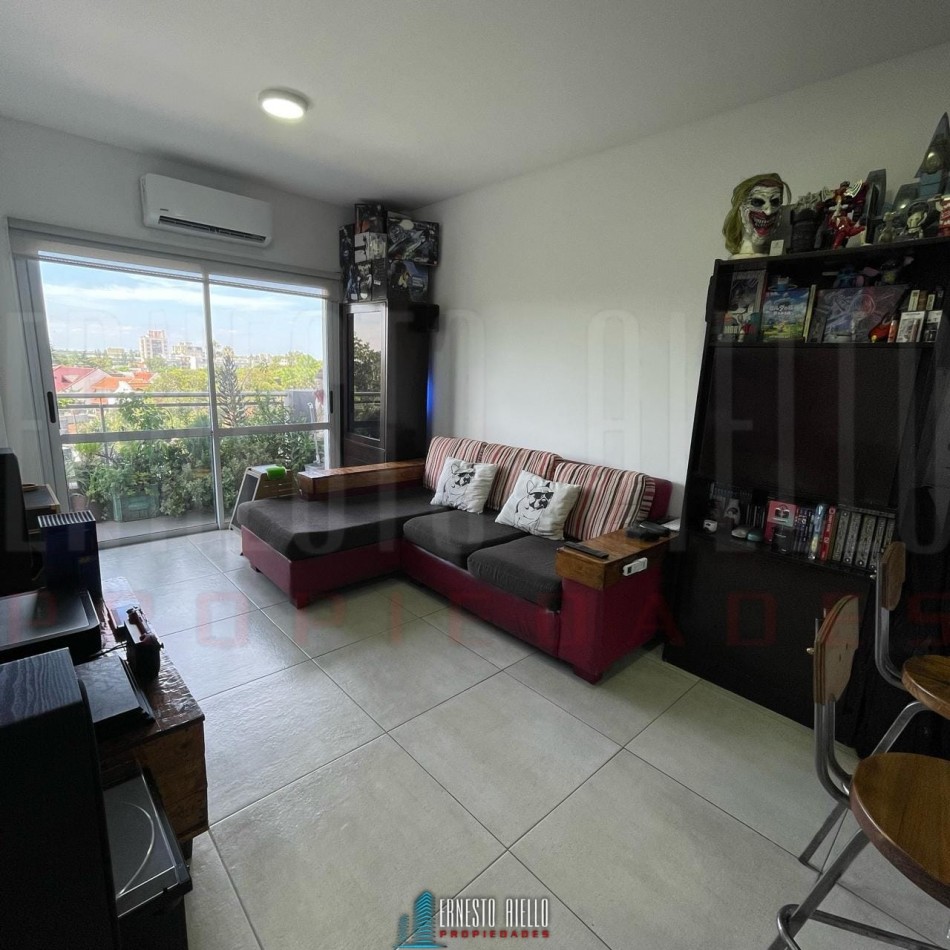 VENTA DEPARTAMENTO 2 AMBIENTES CON BALCON Y COCHERA, BERNAL. 